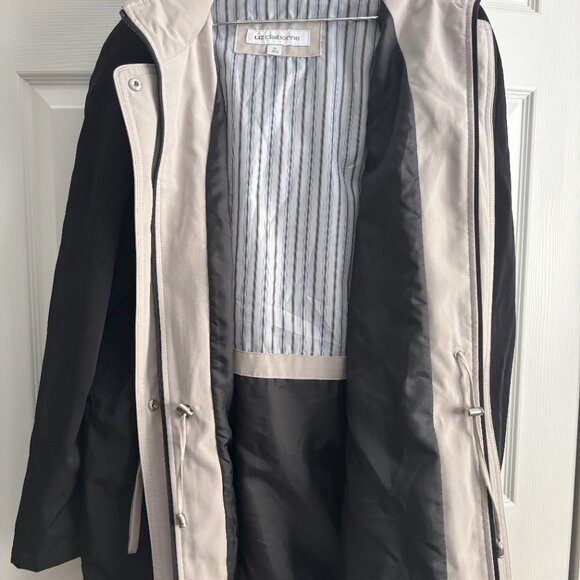 Price Drop New Liz Claiborne Women's Hooded All Weather Coat. XL - Picture 4 of 5